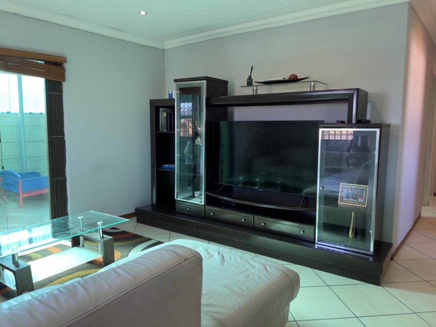 3 Bedroom Property for Sale in Hillcrest Heights Western Cape